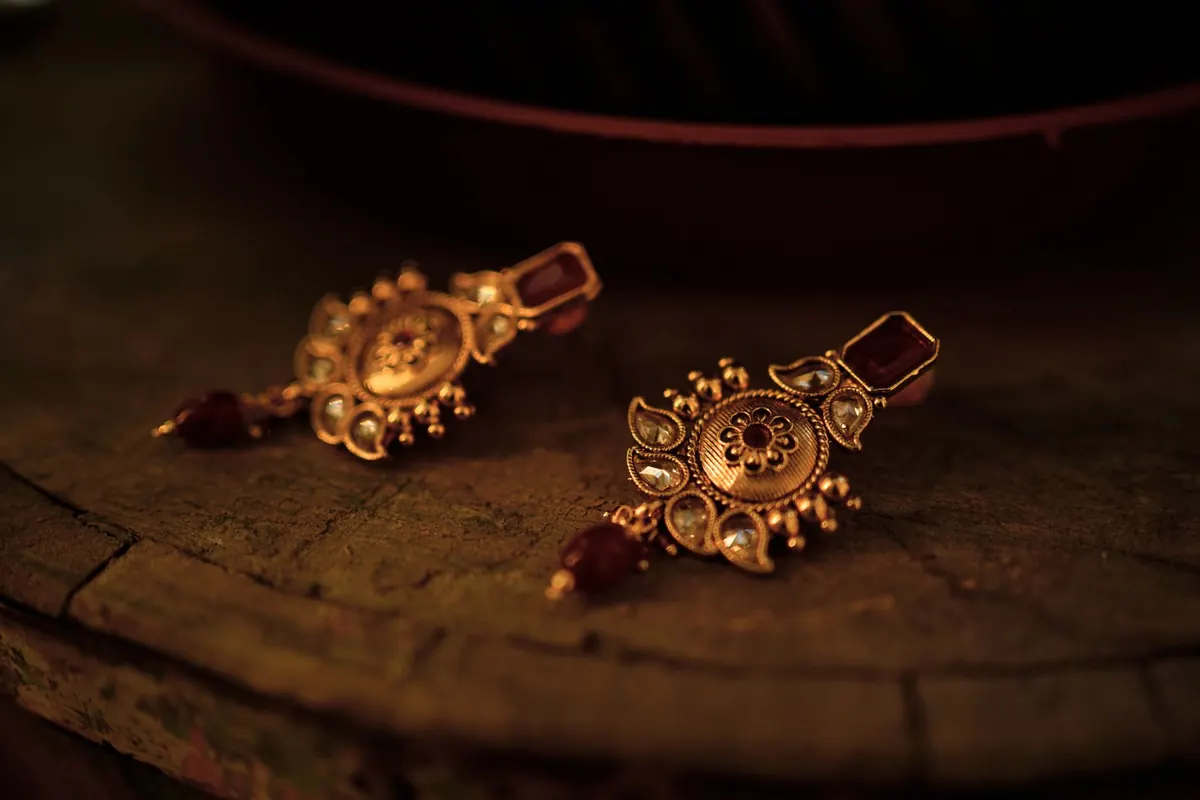 Hypoallergenic Earrings Checklist: What to Look for in Gemstone Studs and Drops